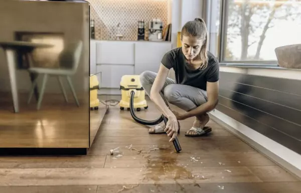 WD 2 Plus straight handle broken glass app 01 CI20 Web 800 Max 600x386