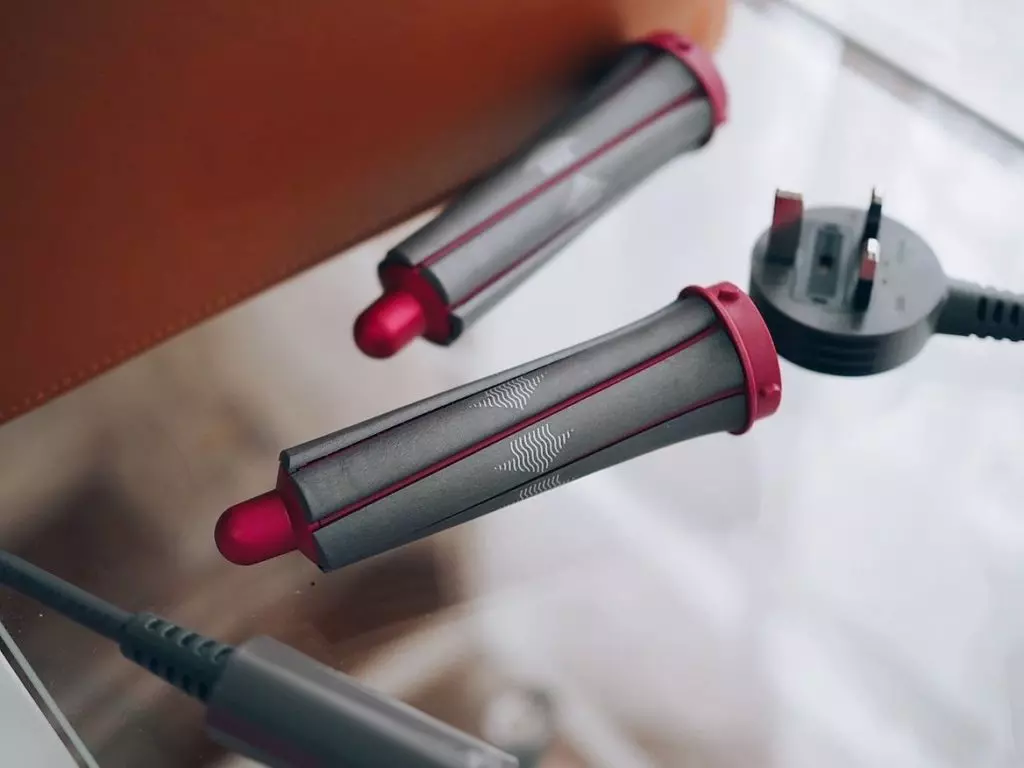 6dyson airwrap hairstyling tips aabe1539