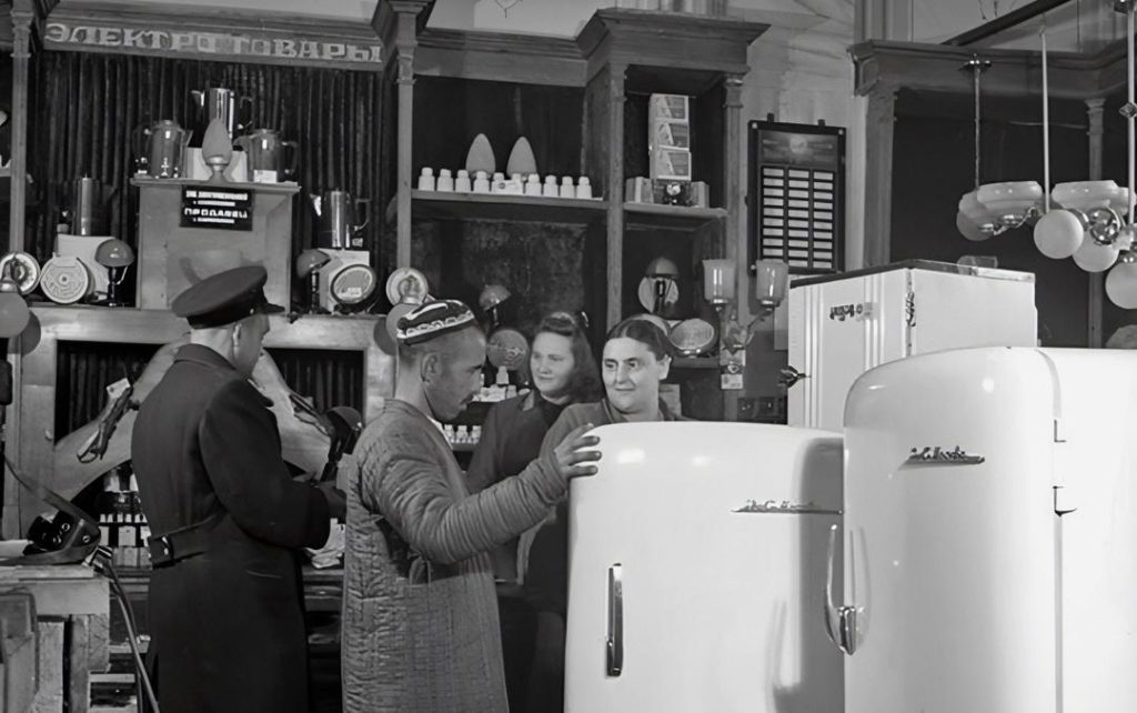 Товарищи выбирают аппарат