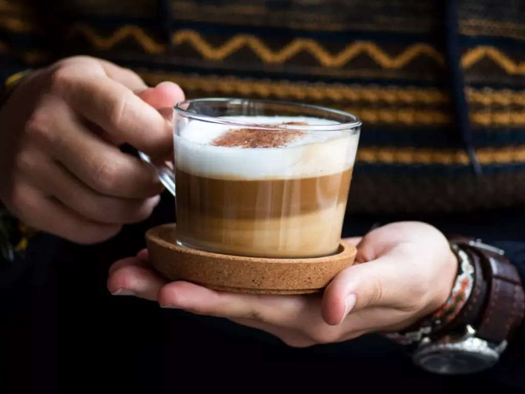 Слои в приготовленном капучино